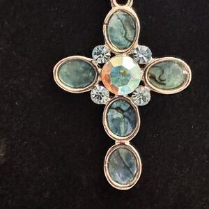 Cookie Lee NWT Abalone & Crystal Cross Pendant Necklace – Rope Chain 18"